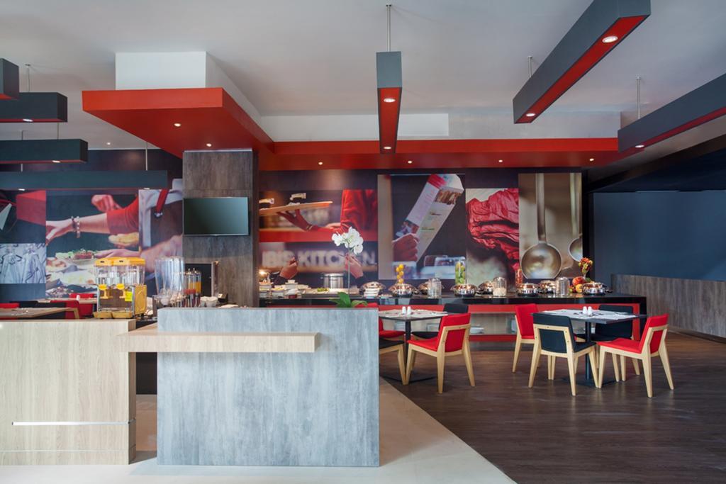 Ibis Makassar City Center Экстерьер фото