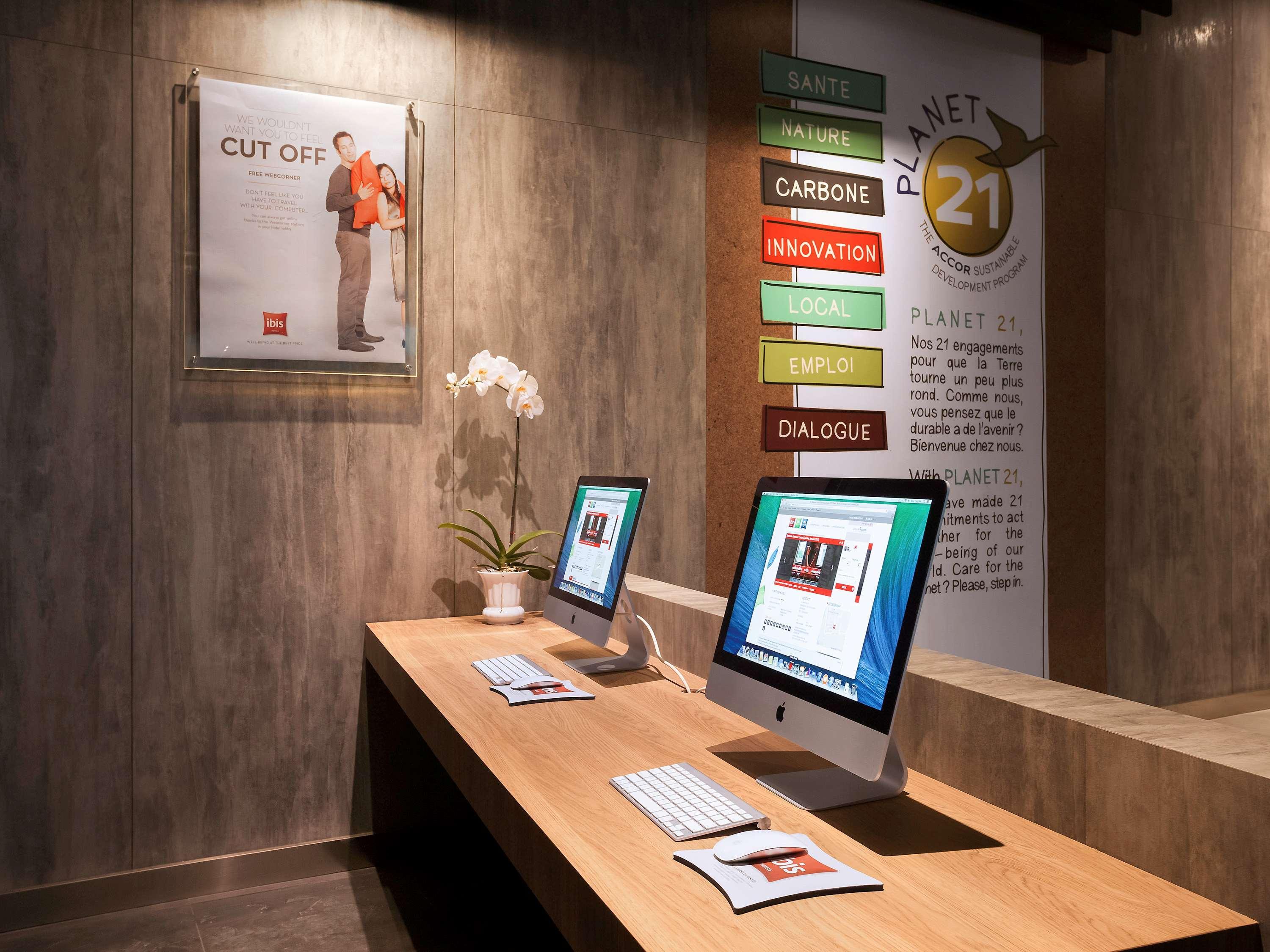 Ibis Makassar City Center Экстерьер фото