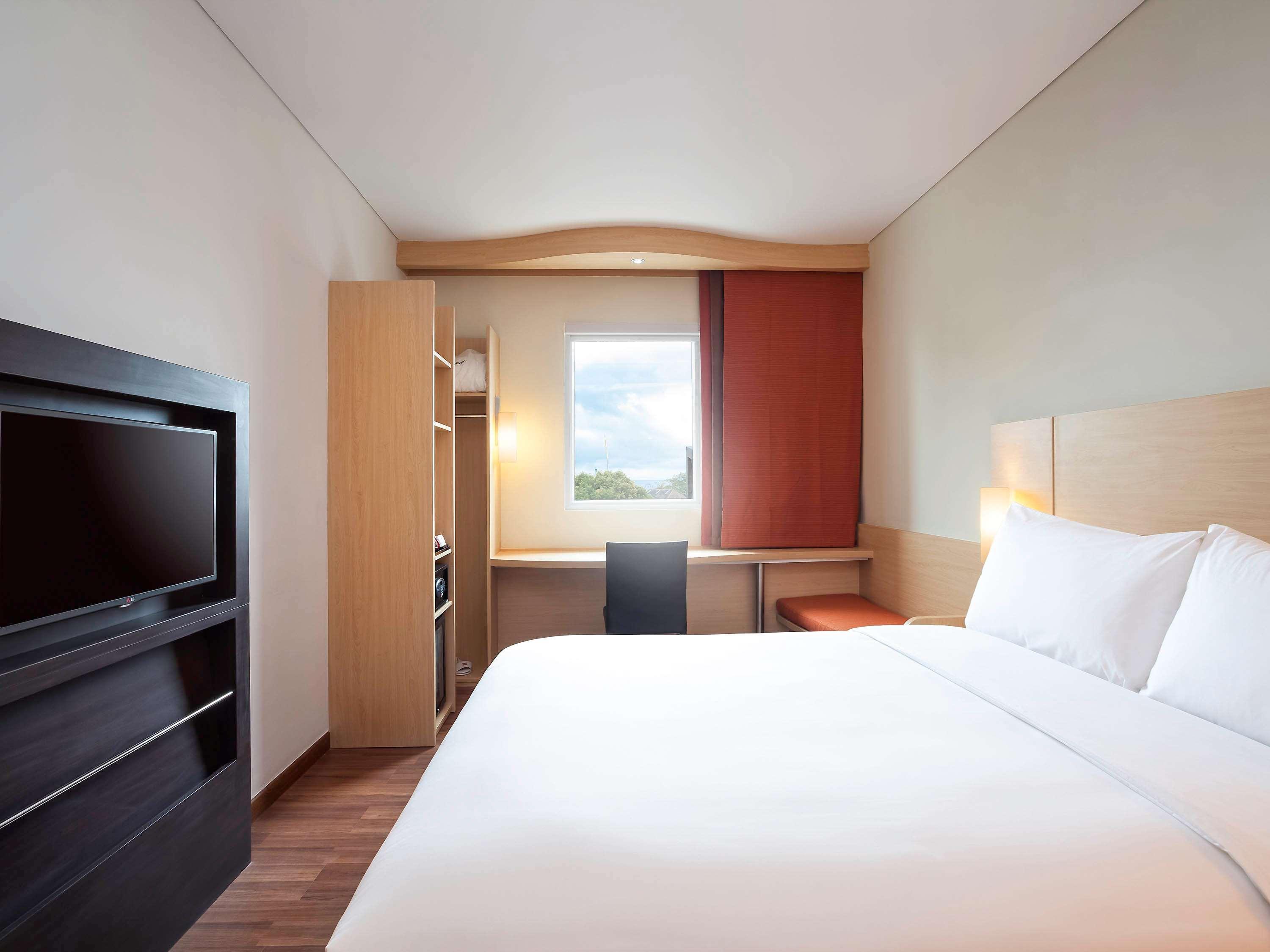 Ibis Makassar City Center Экстерьер фото