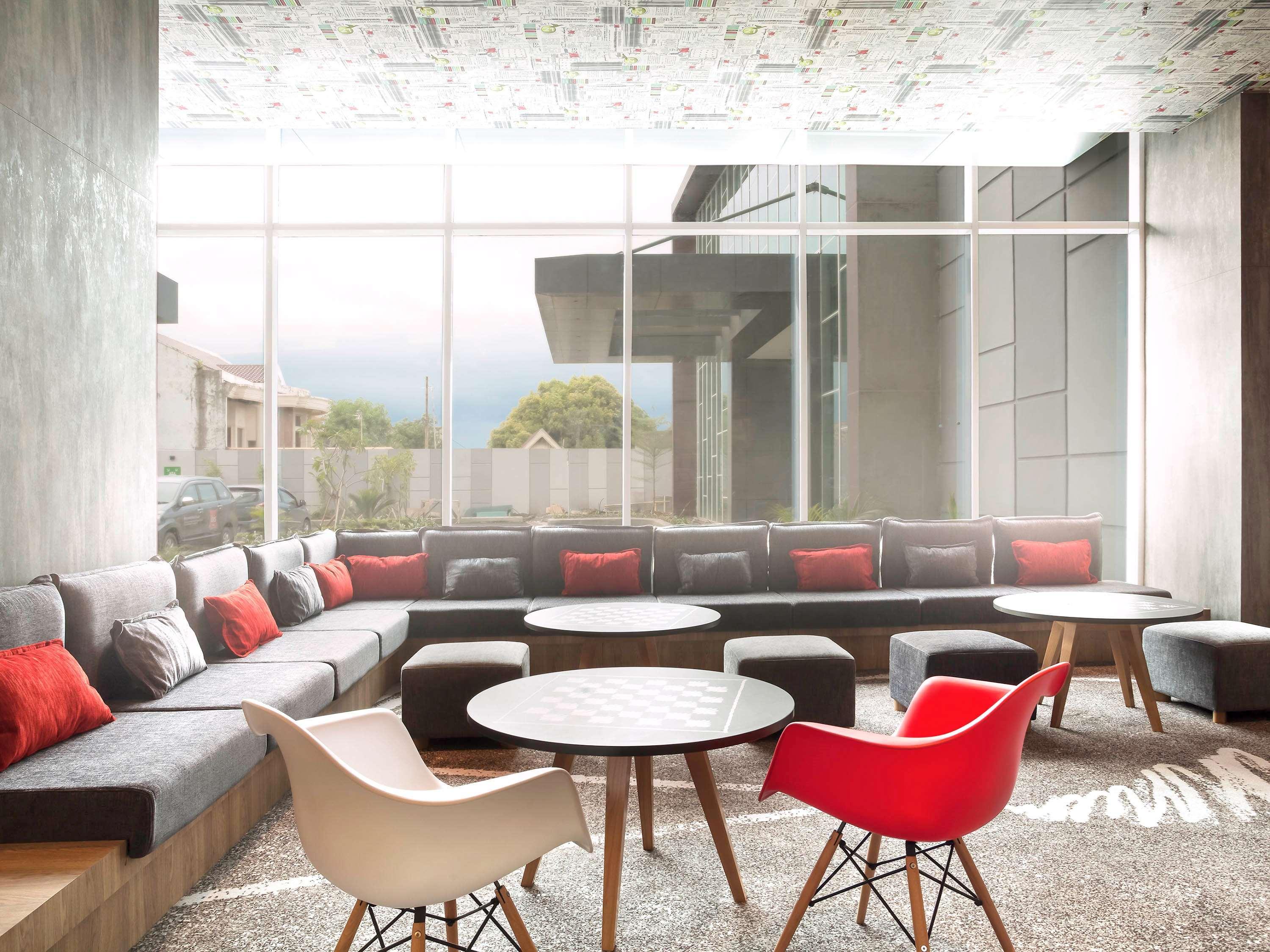 Ibis Makassar City Center Экстерьер фото
