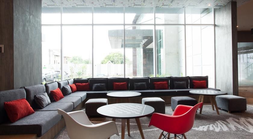 Ibis Makassar City Center Экстерьер фото