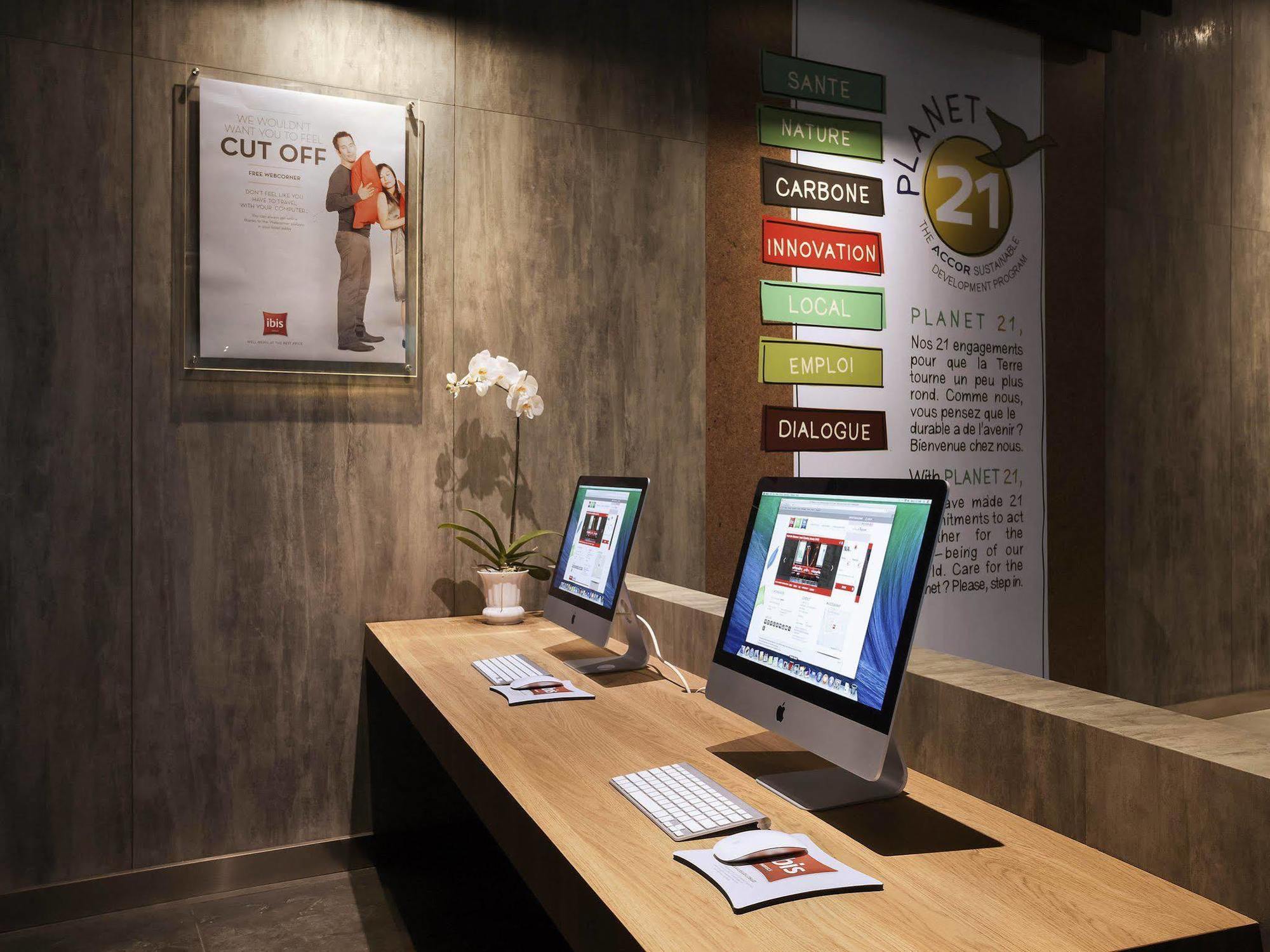 Ibis Makassar City Center Экстерьер фото